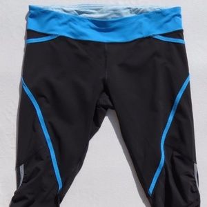Lululemon Run Pace Crops in Black and Blue